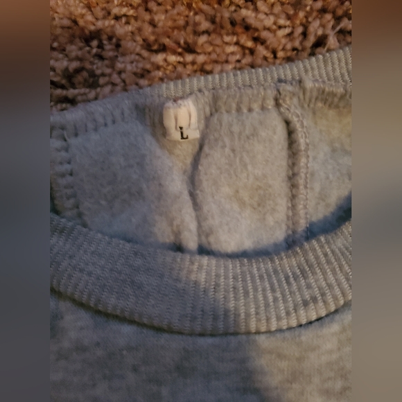 Gray sweater with black criss cross tie detaol - Picture 4 of 6